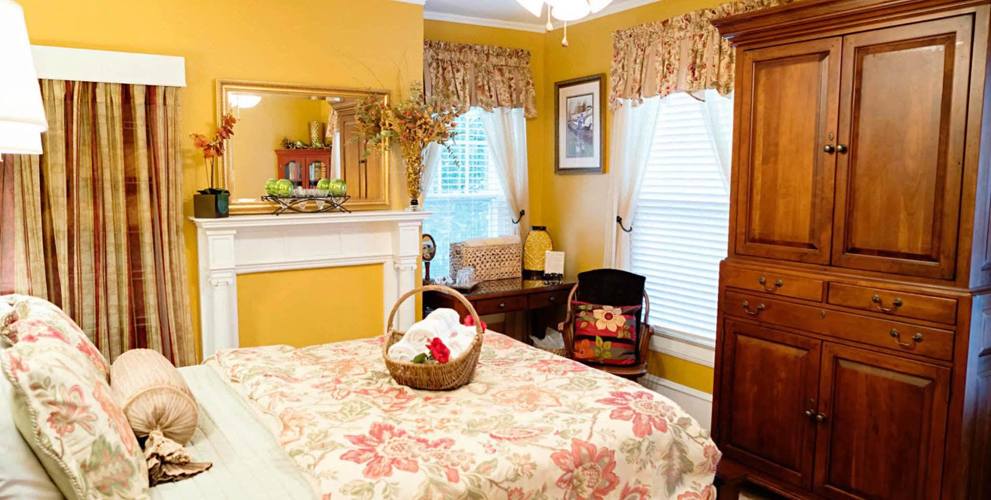 Bay Haven Inn Of เคปชาร์ลส์ ภายนอก รูปภาพ